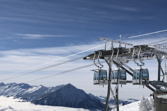 Gruppenumlaufgondelbahn Beatenberg-Niederhorn Gondel nach abfahrt in der Bergstation