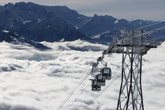Gruppenumlaufgondelbahn Beatenberg-Niederhorn letzte Stütze vor Bergstation (Nr. 6)