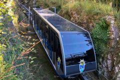 Standseilbahn Beatenbucht-Beatenberg Wagen auf Strecke