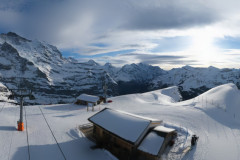 Pistenfahrzeug vor imposanter Kulisse im Skigebiet Grindelwald-Kl. Scheidegg-Wengen