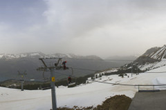 Beim letzten Masten der Sesselbahn Axalp-Windegg wird noch etwas repariert nach Saisonschluss