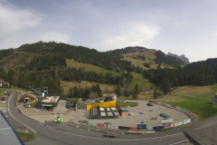 Hier montieren sie bei der Gondelbahn Sattel-Mostelberg die Rollenbaterien ab zum revidieren. 