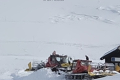 Beim Skilift Lares im Skigebiet Confin-San  Bernardino demontieren sie irgendwie die Umlenkscheibe. Doch diese haben sie doch auf diese Saison neu montiert?!